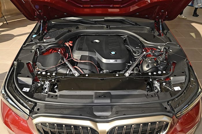 2024 BMW 5 Series LWB engine 2024 BMW 5 Series LWB engine